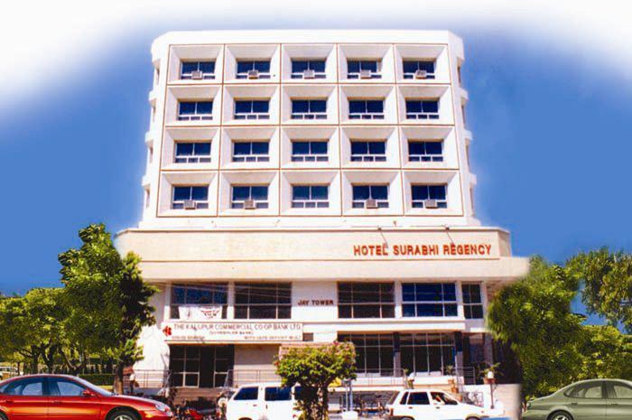 Hotel Surabhi Regency Ānand Екстериор снимка