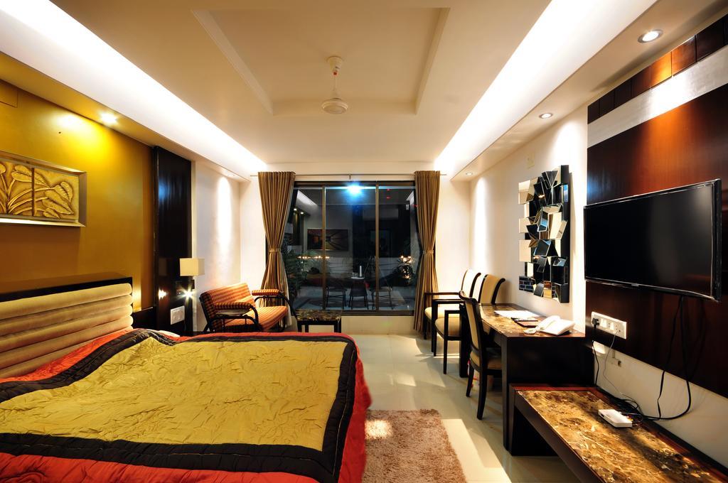 Hotel Surabhi Regency Ānand Стая снимка